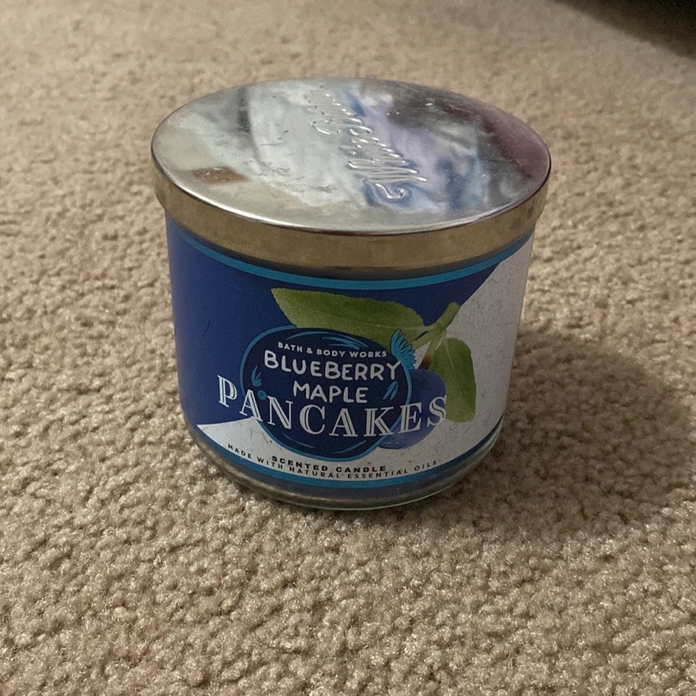 bath and body works 3 wick candle USED - blueberry maple pancakes